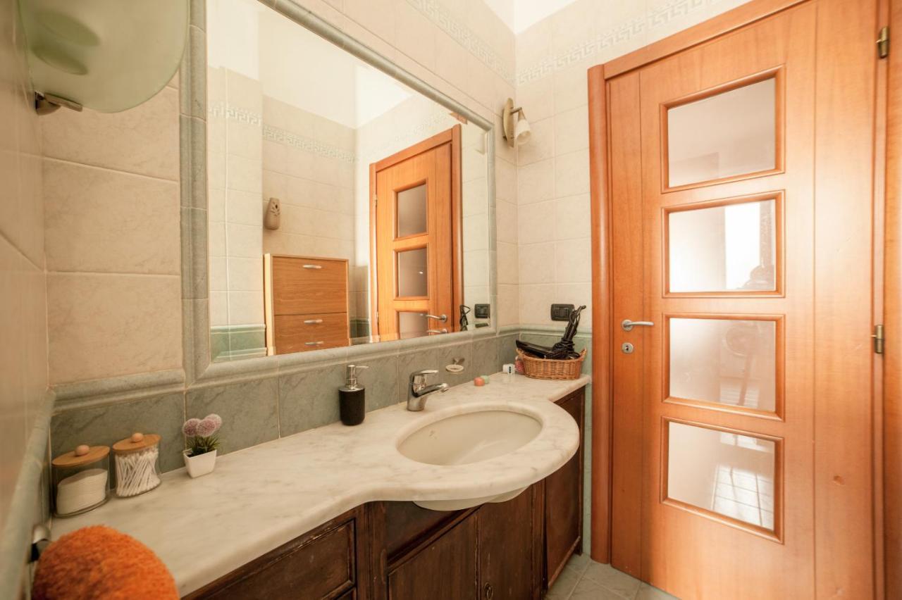 Cozy Room Stanza Close City Center In A Family House Stanza In Appartamento Condiviso Noi Viviamo In Casa Stanza In Affitto Turijn Buitenkant foto